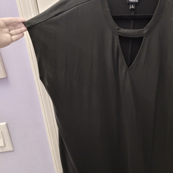 TORRID Dolmen Sleeve Tee size 2 - Picture 2 of 4